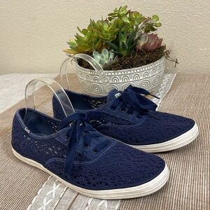Keds Woman’s Crochet Shoe Navy Size 9.5